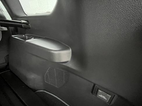 Used 2025 Lexus GX 550 w/ Accessory Package (32) image 31