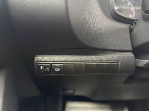 Used 2025 Toyota Corolla LE FWD image 31