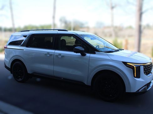 New 2026 Kia Carnival SX w/ SX Dark Edition Package image 4