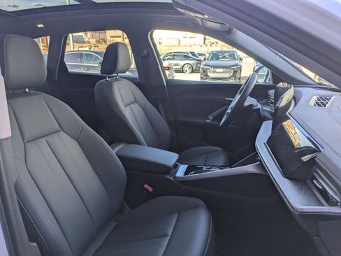 Used 2025 Audi Q5 Premium w/ Convenience Package image 27