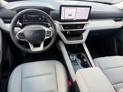 New 2026 Ford Explorer Active w/ Active Comfort Package RWD image 17