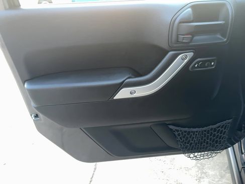 Used 2016 Jeep Wrangler Unlimited Rubicon w/ Connectivity Group image 13