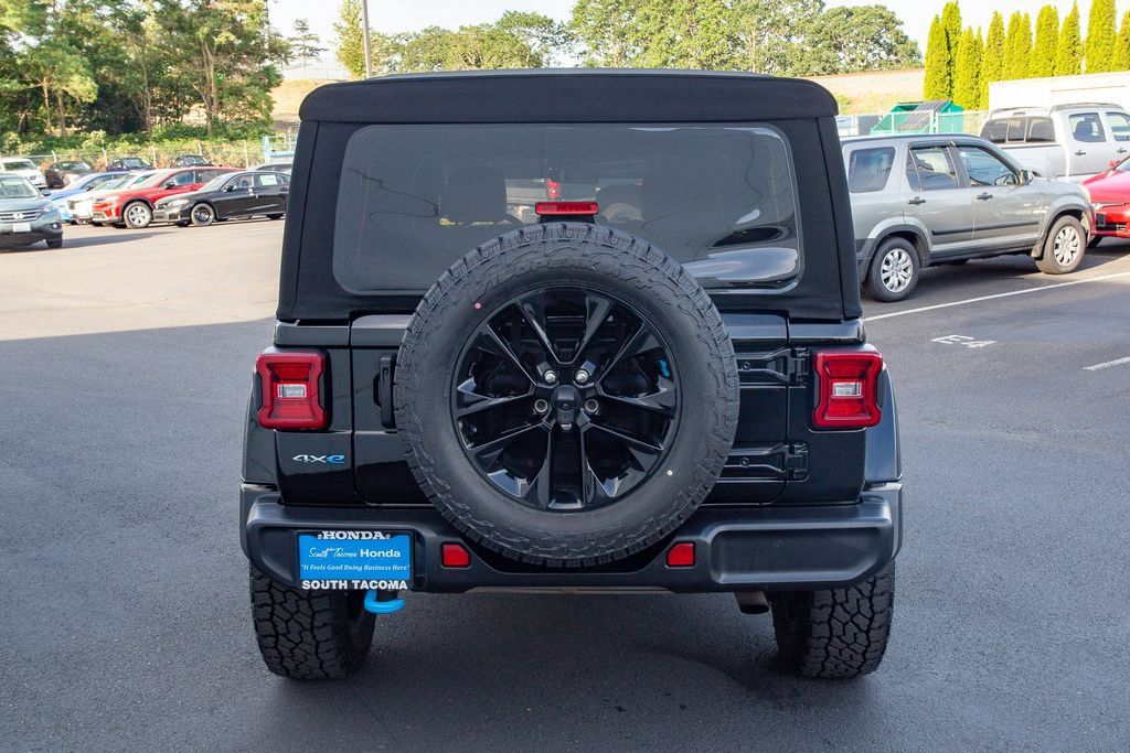 Used 2022 Jeep Wrangler Unlimited Sahara w/ Cold Weather Group AWD/4WD image 12
