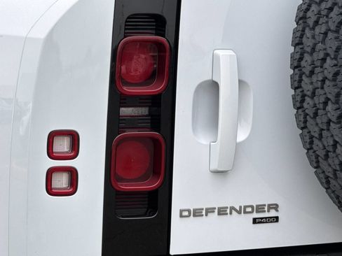 Used 2022 Land Rover Defender 110 X-Dynamic HSE image 26