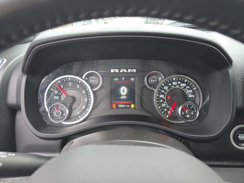 Used 2024 RAM 2500 Big Horn w/ Bed Utility Group image 32