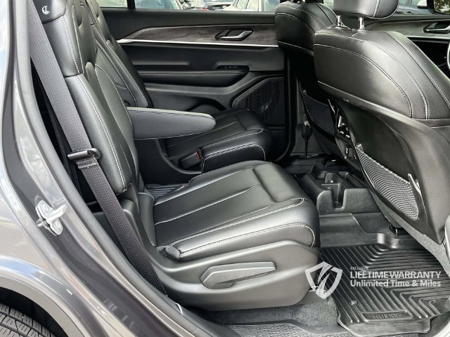 Used 2025 Jeep Grand Cherokee L Limited AWD/4WD image 28