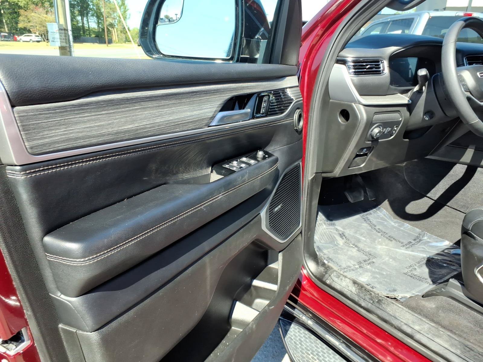 Used 2024 Jeep Wagoneer Series II AWD/4WD image 9