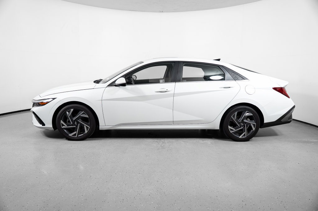 Certified 2025 Hyundai Elantra SEL FWD image 13