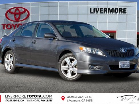 Used 2011 Toyota Camry SE image 1