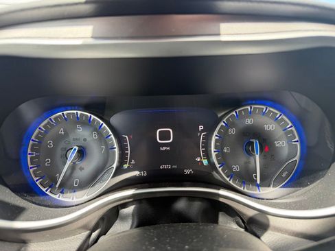 Used 2024 Chrysler Pacifica Touring-L FWD image 26