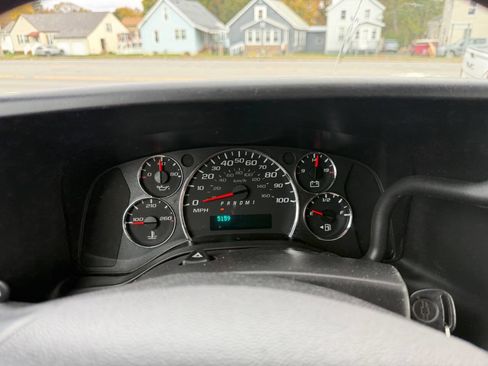 Used 2014 GMC Savana 2500 w/ Cold Climate Package image 10