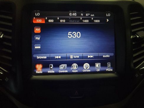 Used 2015 Jeep Cherokee Latitude w/ Comfort/Convenience Group AWD/4WD image 25