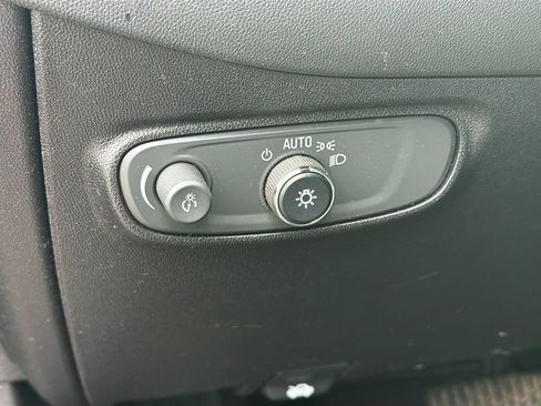 Used 2018 Chevrolet Equinox LS FWD image 10