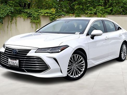 Certified 2022 Toyota Avalon Limited image 3