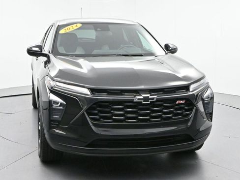 Used 2024 Chevrolet Trax RS w/ Driver Confidence Package FWD image 2