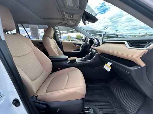 Used 2025 Toyota RAV4 XLE image 32