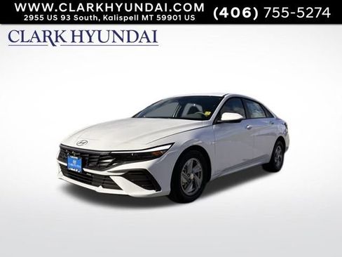 Used 2025 Hyundai Elantra SE image 1