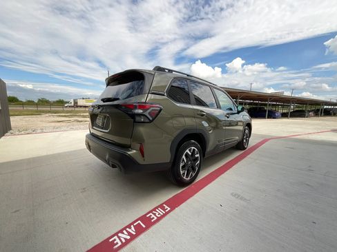 Used 2026 Subaru Forester Premium AWD/4WD image 4