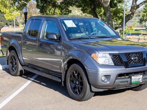 Used 2021 Nissan Frontier SV w/ Midnight Edition Floor Mats image 12