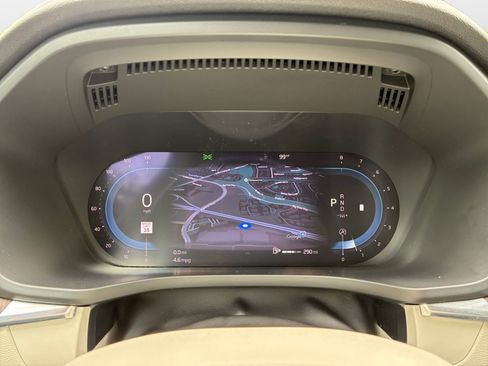 Used 2022 Volvo XC60 B5 Momentum w/ Protection Package Premier FWD image 11
