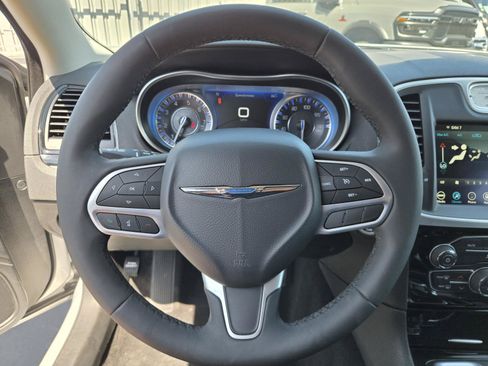 Used 2023 Chrysler 300 Touring RWD image 15