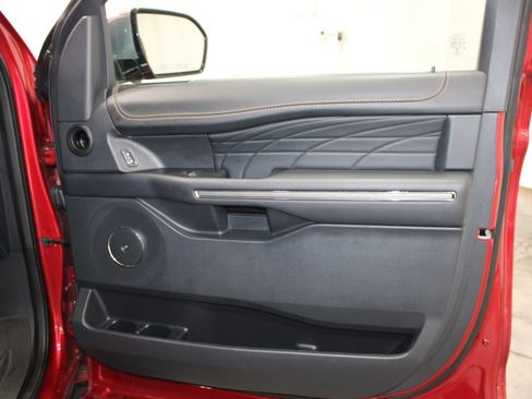Used 2022 Ford Expedition Platinum AWD/4WD image 27