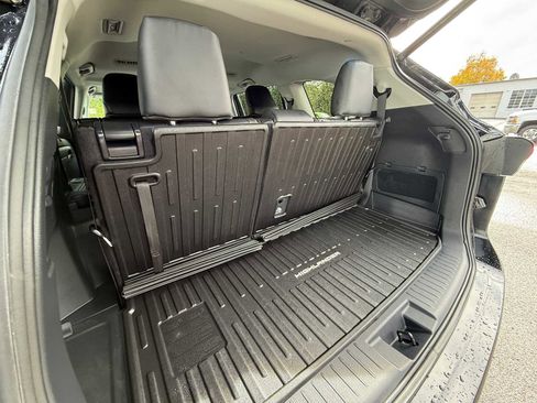 Used 2023 Toyota Highlander XLE image 29