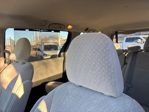 Used 2017 Toyota Sienna LE image 9