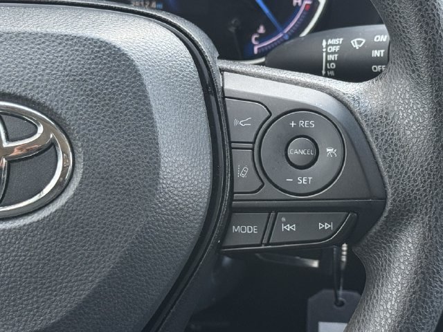 Certified 2025 Toyota RAV4 LE AWD/4WD image 16