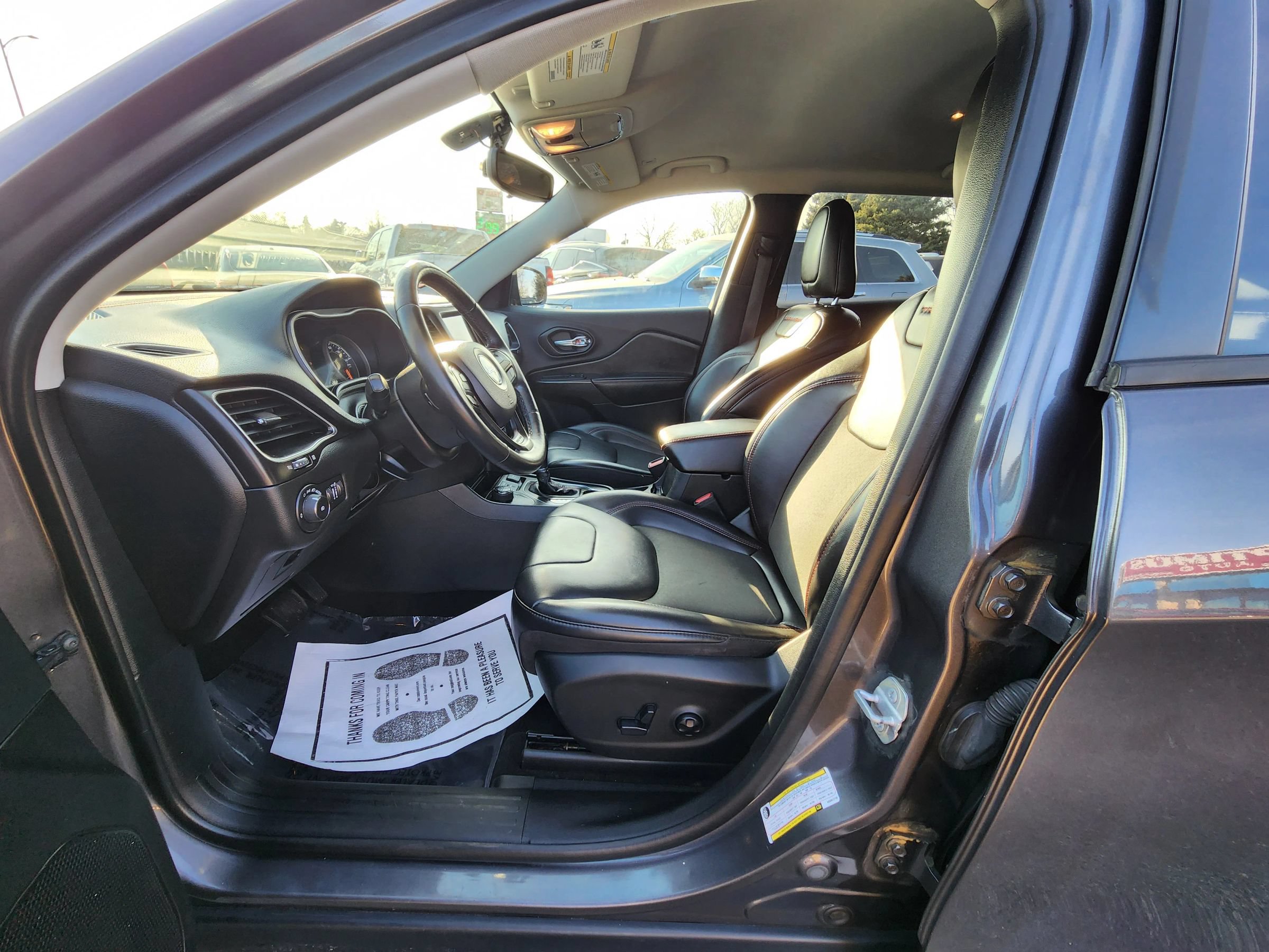 Used 2019 Jeep Cherokee Trailhawk w/ Cold Weather Group AWD/4WD image 18