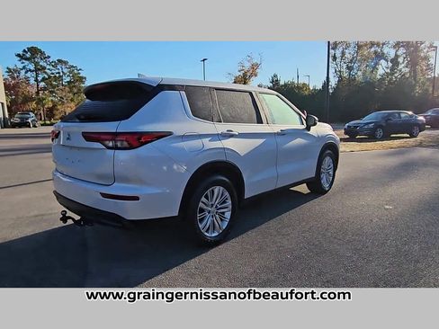 Used 2022 Mitsubishi Outlander ES image 32