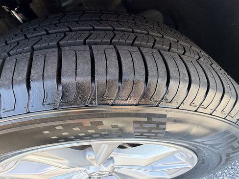 Used 2025 Honda CR-V EX-L image 12