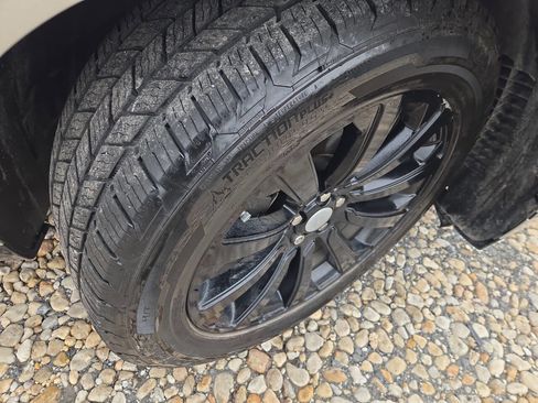 Used 2018 Land Rover Range Rover Velar R-Dynamic SE image 12