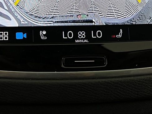 Used 2025 Volvo XC90 B6 Plus image 18