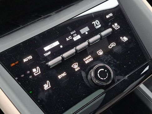 Used 2025 Porsche Macan 4 Electric image 35