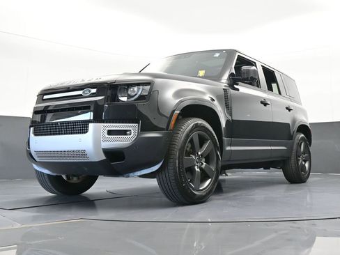 Used 2025 Land Rover Defender 110 S image 69