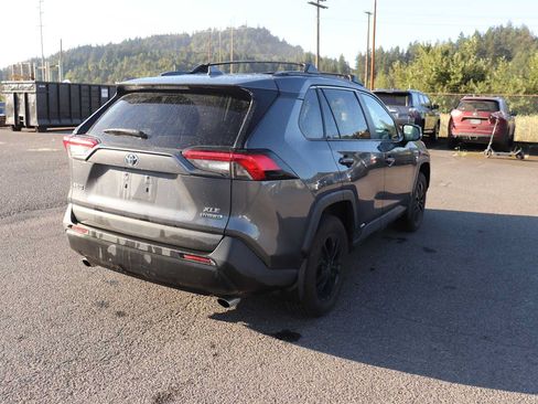 Used 2020 Toyota RAV4 XLE AWD/4WD image 5