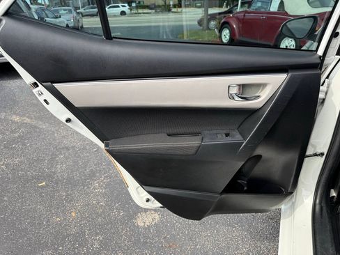 Used 2018 Toyota Corolla LE FWD image 14