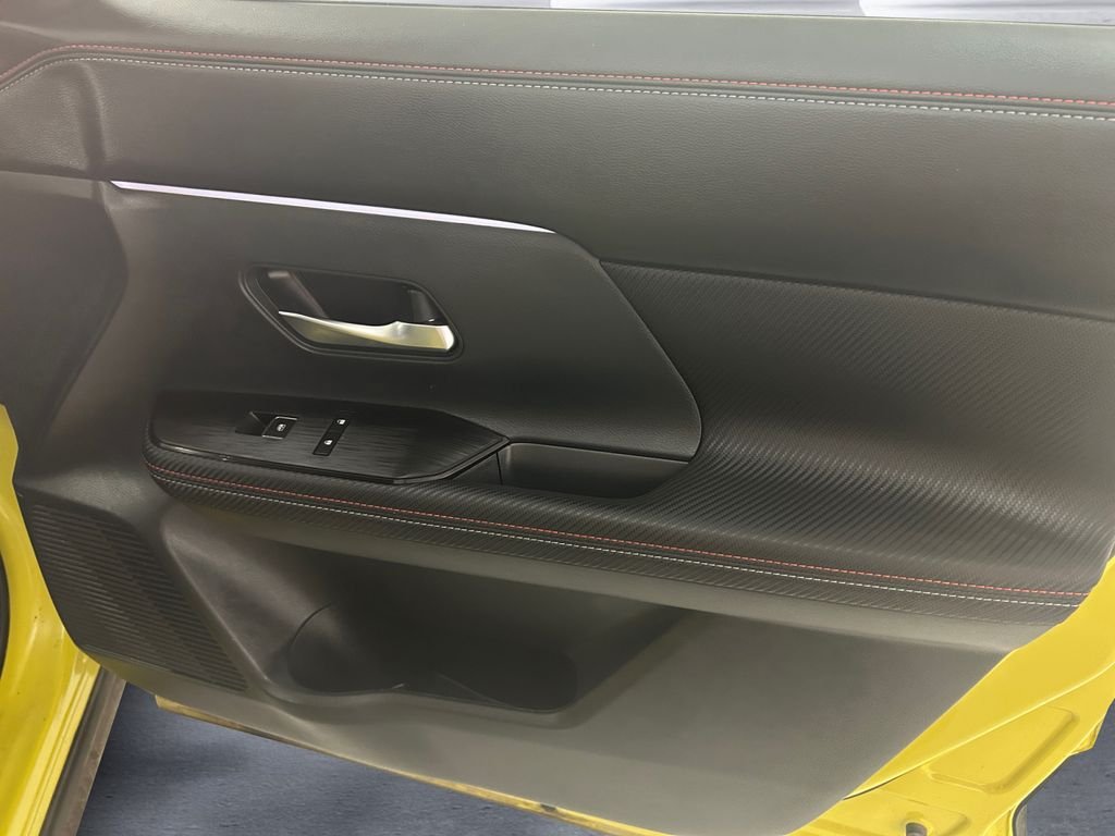 Used 2025 Nissan Kicks SR FWD image 15