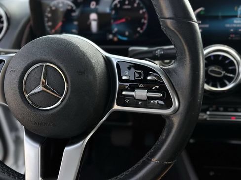 Used 2022 Mercedes-Benz GLB 250 image 13