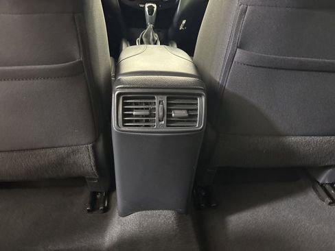 Used 2020 Nissan Rogue SV image 27