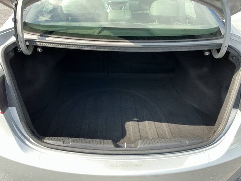 Used 2012 Hyundai Elantra Limited FWD image 18