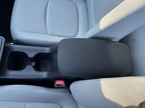 Used 2026 Toyota Corolla Cross L image 29