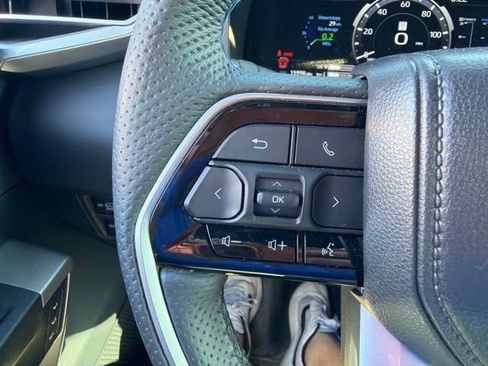 Used 2025 Toyota Sequoia Platinum AWD/4WD image 27