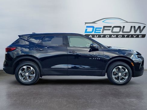 Used 2025 Chevrolet Blazer LT image 2