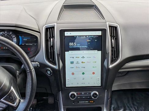 Used 2024 Ford Edge Titanium image 12