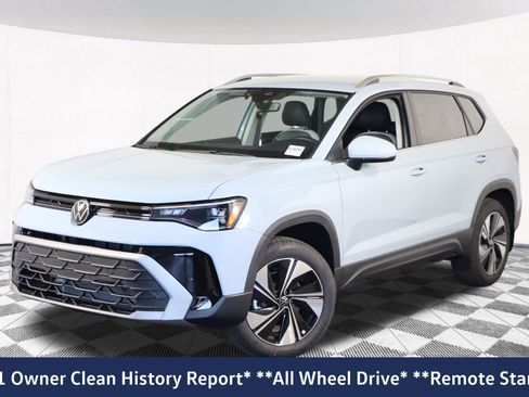 Used 2025 Volkswagen Taos SE image 2