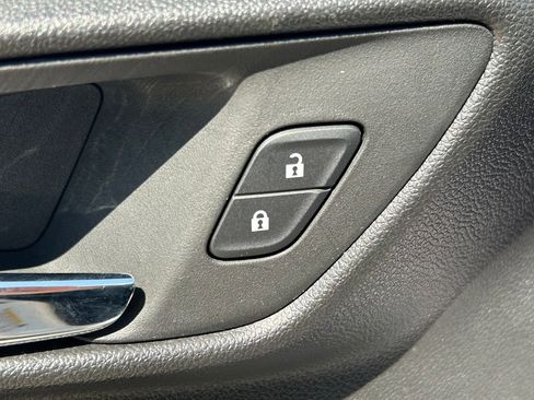 Used 2025 Chevrolet Trax LT FWD image 23