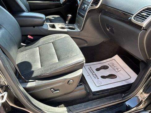 Used 2012 Jeep Grand Cherokee Laredo AWD/4WD image 12