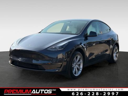 Used 2024 Tesla Model Y Long Range RWD image 1